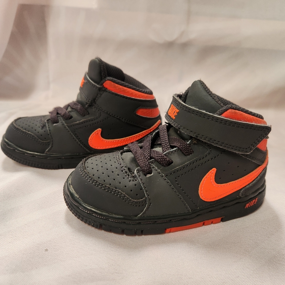 Nike Kids Sneakers - Black and Orange